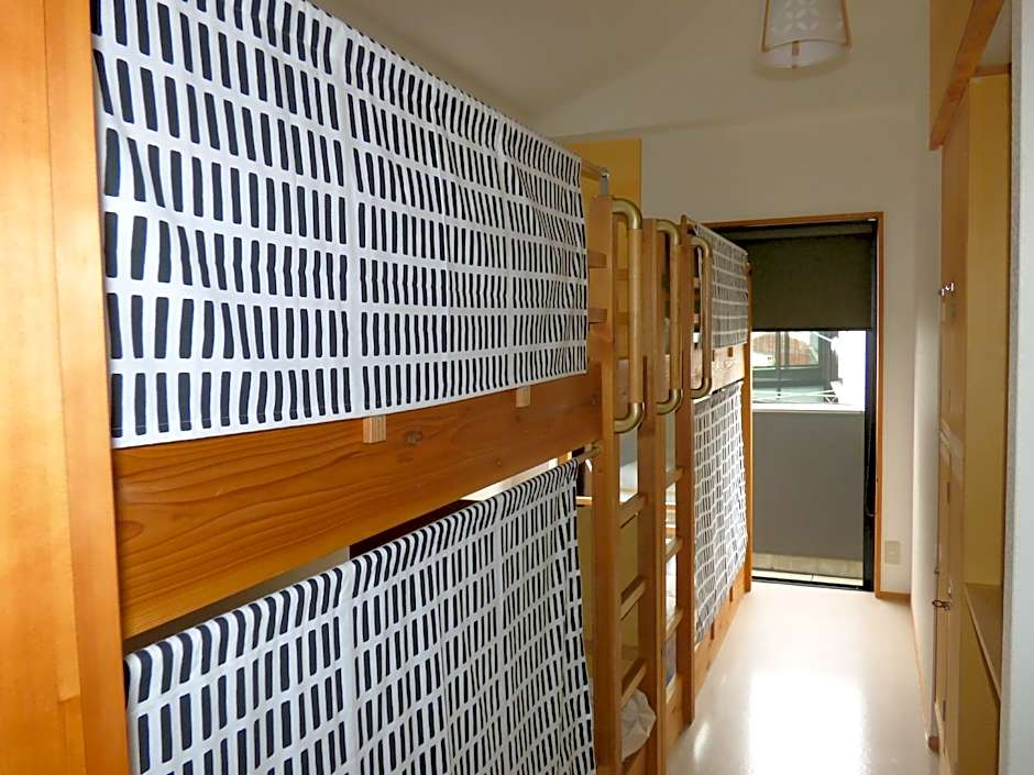 Guesthouse Hyakumanben Cross