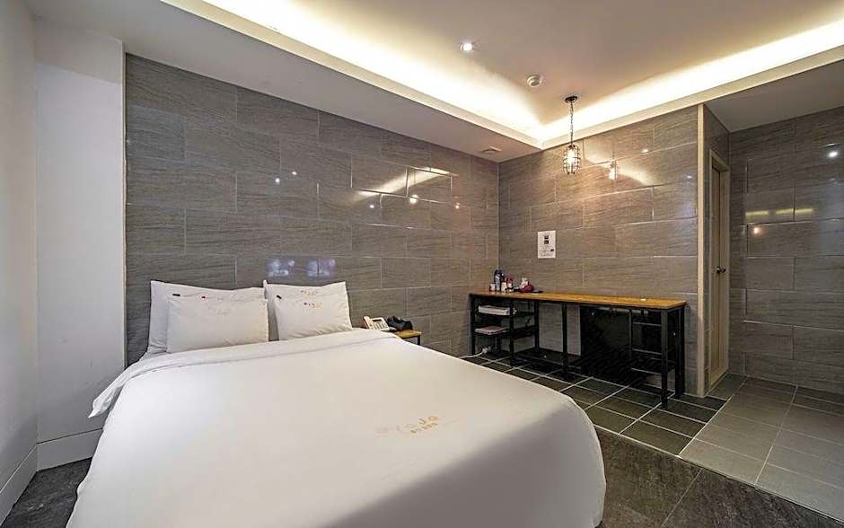 Hotel H2