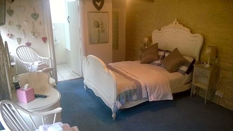 Deluxe 1 Double Bed or 2 Beds — 9 fotoğraftan 1. fotoğraf