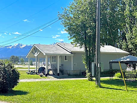 Three-Bedroom Cottage 10
