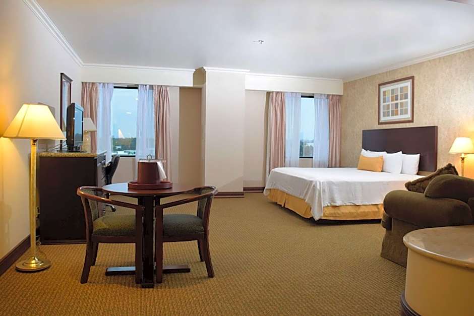 Best Western Plus Nuevo Laredo Inn & Suites