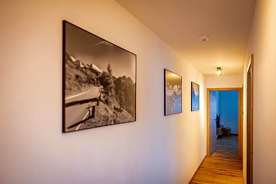 RIVERSIDE RAURIS APARTMENTS