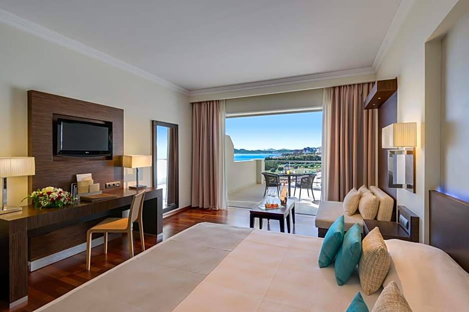 Photo 1 of 5 of Club, Sea View