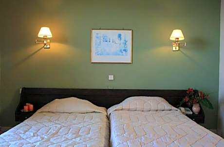 Single room with no balcony