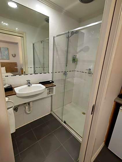 The Waverley International Hotel