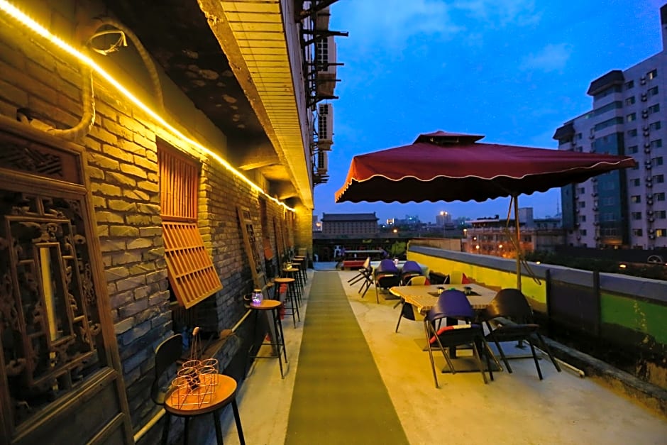 Xi'An Busy Hotel Bell Tower City Wall