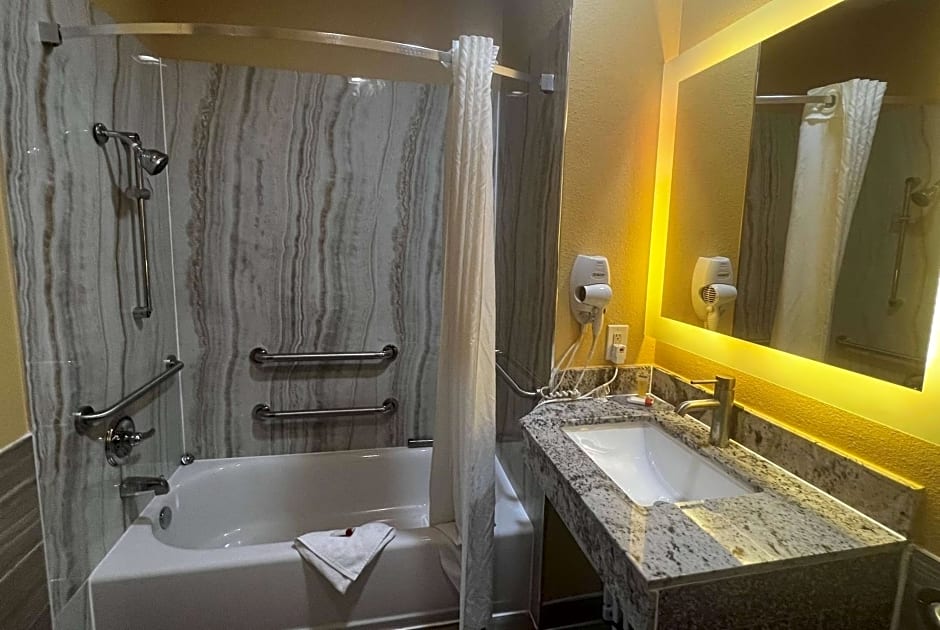 Super 8 by Wyndham Pasadena