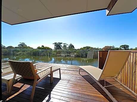 Apartment with Lake View