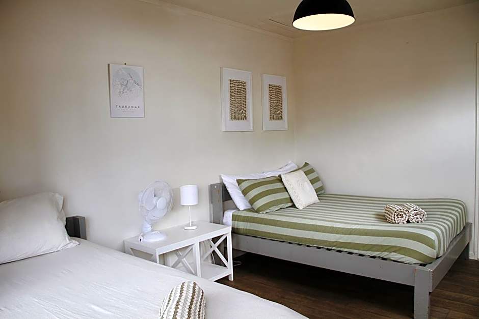 Hugo & Carters Backpackers & Motel