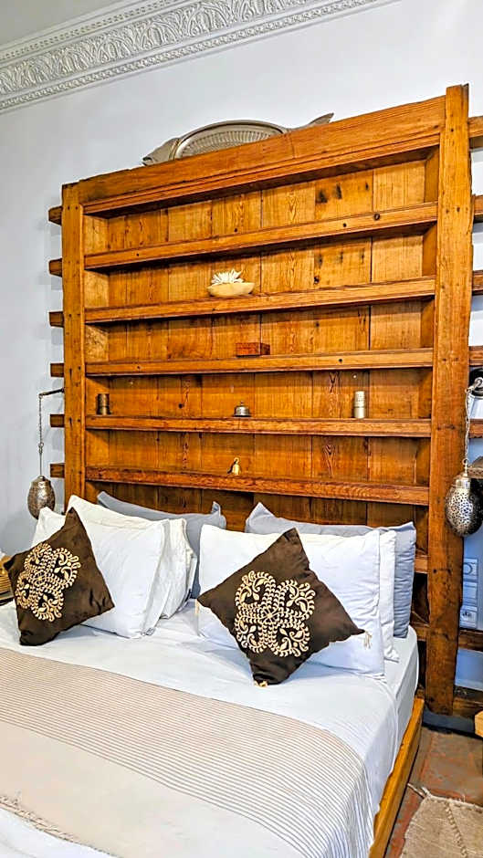 Riad Laly Tourisme Eclairé Le bijou de la medina