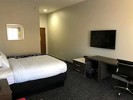 Deluxe King Suite