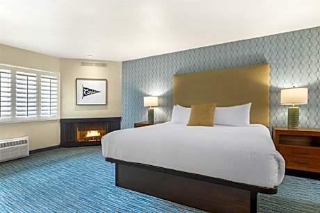 King Room with Fireplace - Non-Smoking