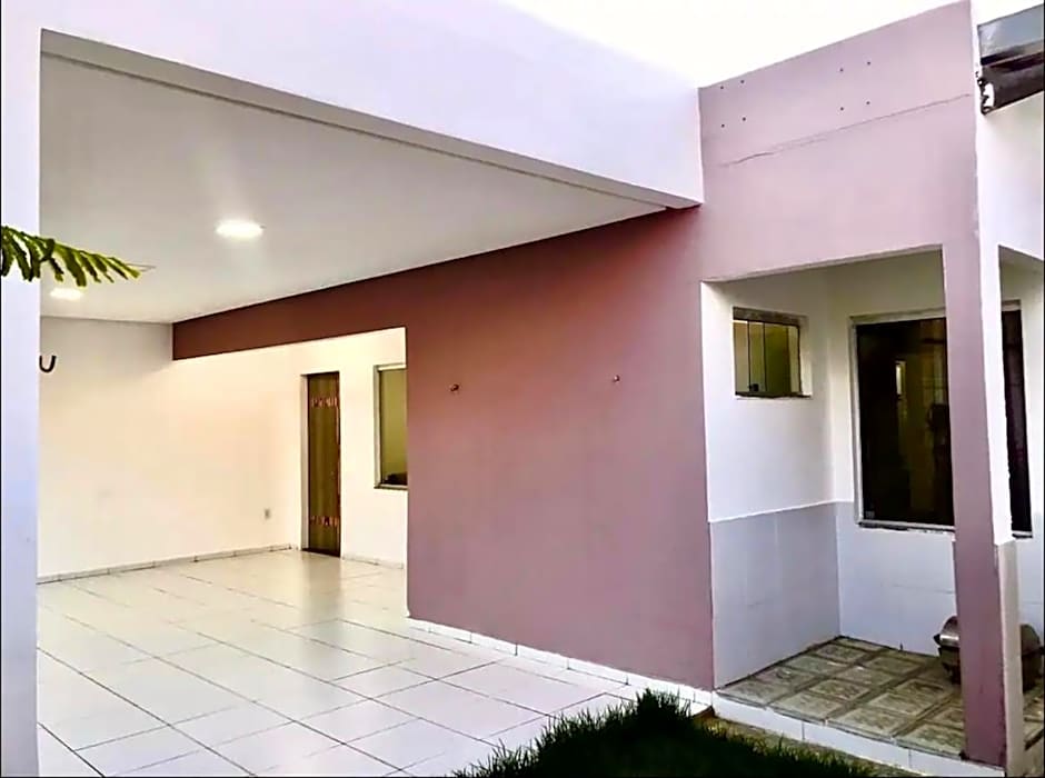 Casa para temporada com garagem para dois carros