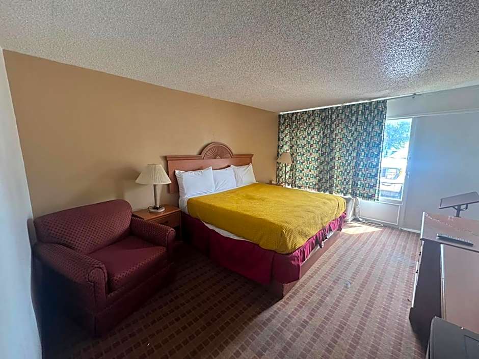 Photo 1 of 5 of King Bed Accessible Non-Smoking