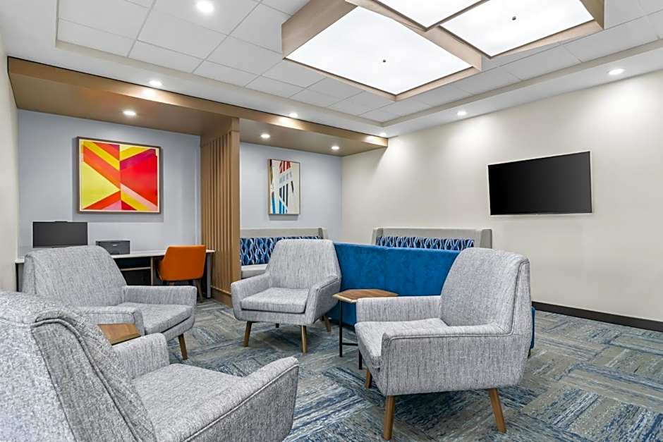 Holiday Inn Express & Suites Joplin Southeast by IHG