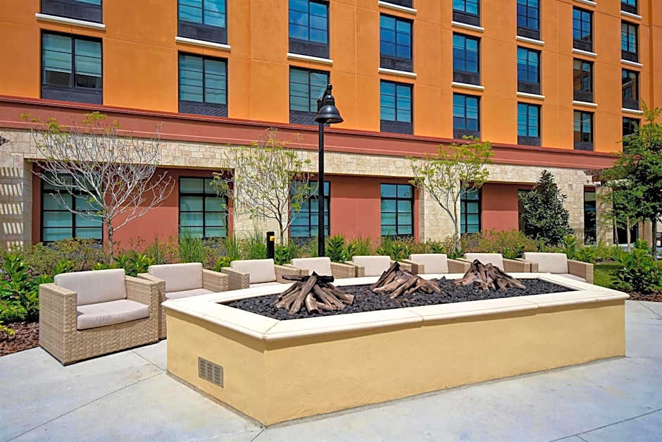 Homewood Suites by Hilton Orlando at FLAMINGO CROSSINGS Town Center