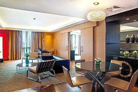 Suite - One bedroom and Lounge Access13;10;