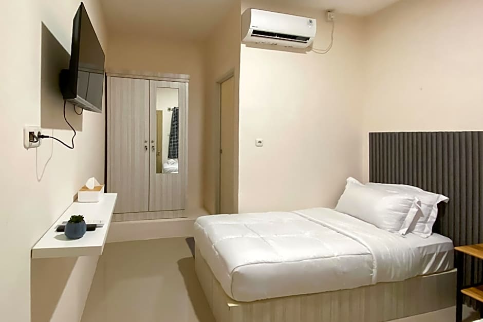 RedDoorz Syariah near RS Awal Bros Panam Pekanbaru