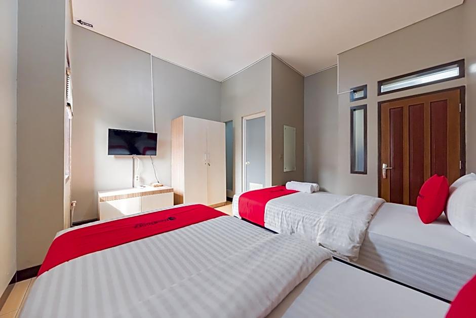 RedDoorz Syariah near Politeknik Negeri Bandung Campus