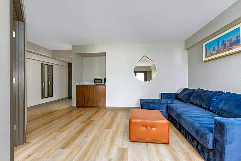 La Quinta Inn & Suites by Wyndham Dallas Dfw Airport North