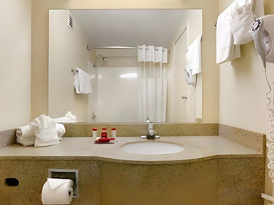 Days Hotel by Wyndham Peoria Glendale Area