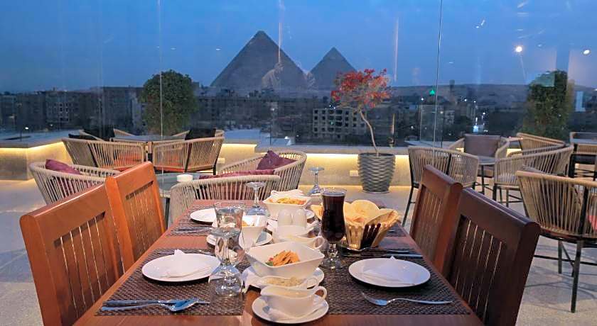 Pyramid Front Hotel