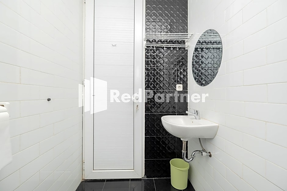 Palm Eight Mitra RedDoorz