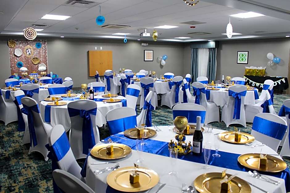 Holiday Inn Express & Suites Shawnee-Kansas City West By IHG