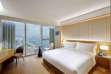 Deluxe Queen Room - Non-Smoking