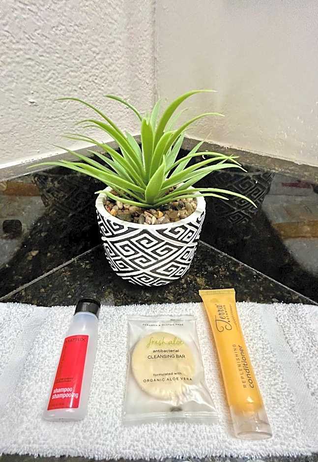 Shining Light Inn & Suites