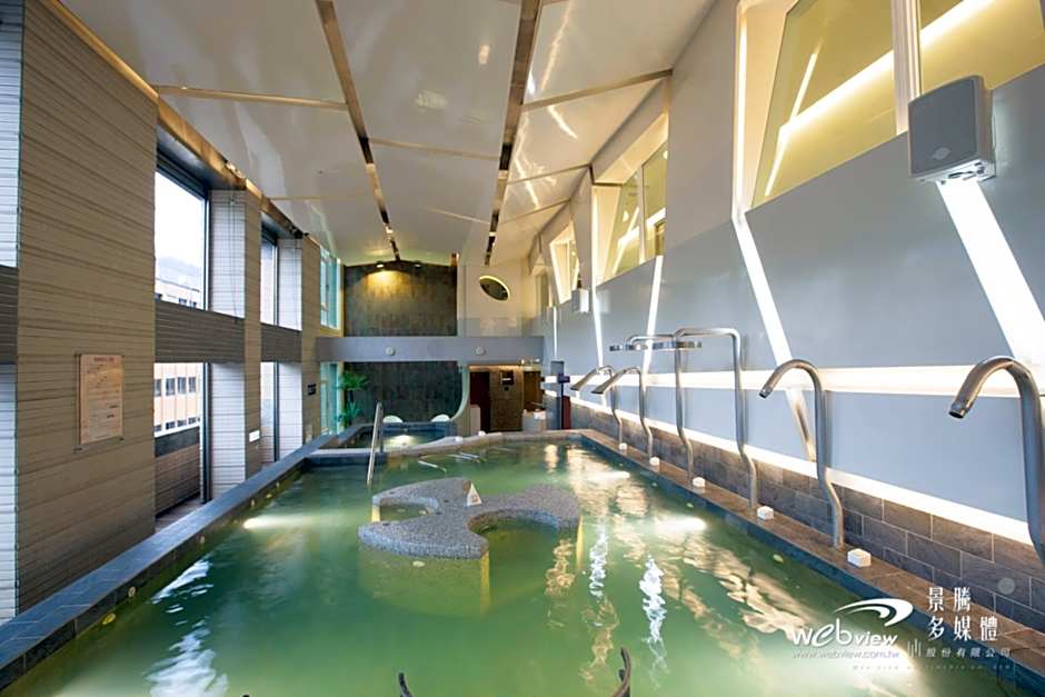 YA-NOLD HOT SPRING HOTEL