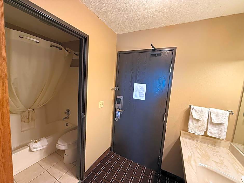 Super 8 by Wyndham Reedsburg