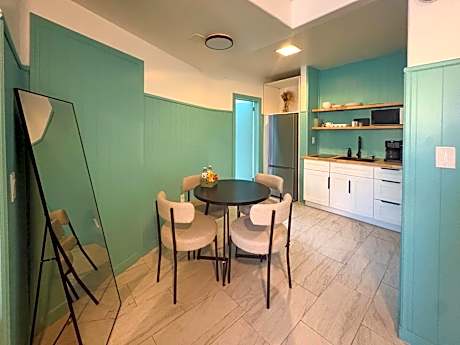 Deluxe King Suite