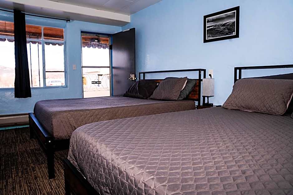 Maverick Motel