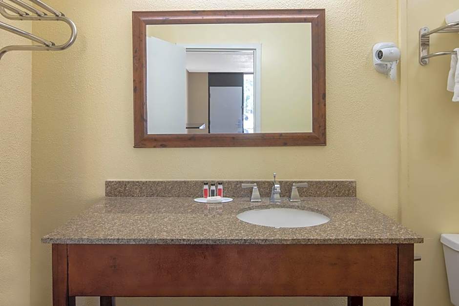 Travelodge by Wyndham Savannah Area/Richmond Hill