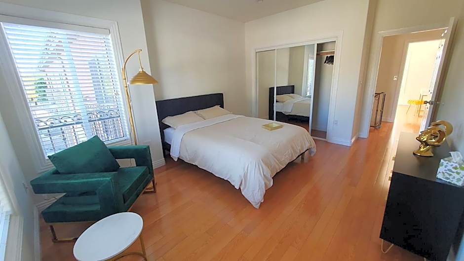 3 Bedroom Hollywood Gem