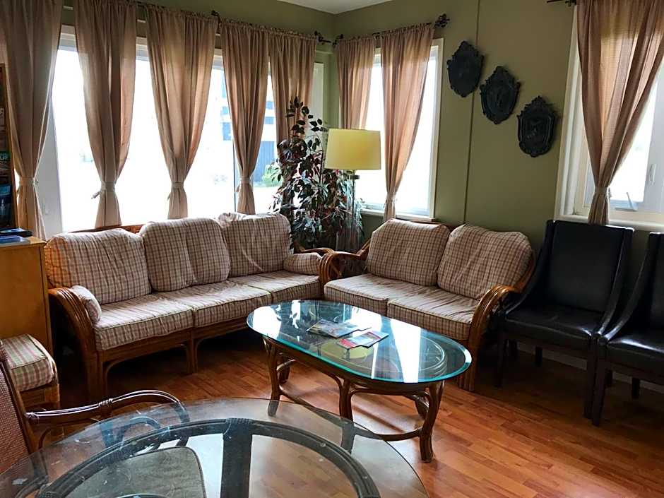 Cardinal Court Motel