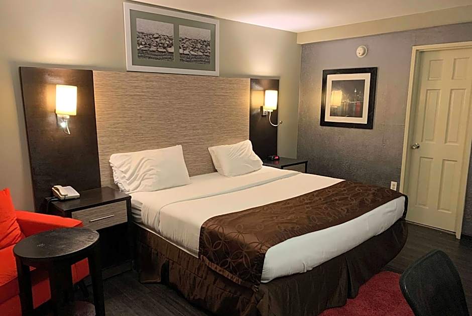 Ramada by Wyndham Rockville Centre