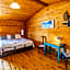 The Historic Leakey Inn