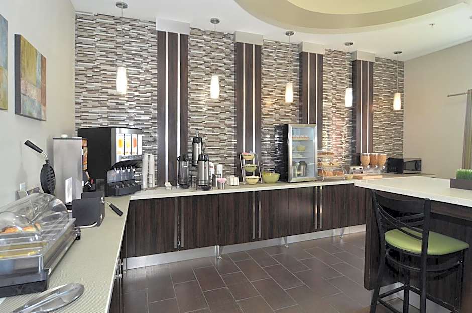 Quality Inn & Suites Kenedy - Karnes City