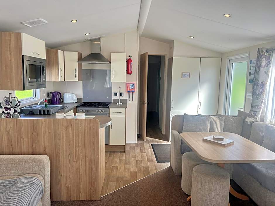 Red Deer Village Holiday Park - 3 Bedroom, Self-Catering Holiday Home