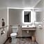 Days Inn & Suites by Wyndham Niagara Falls/Buffalo