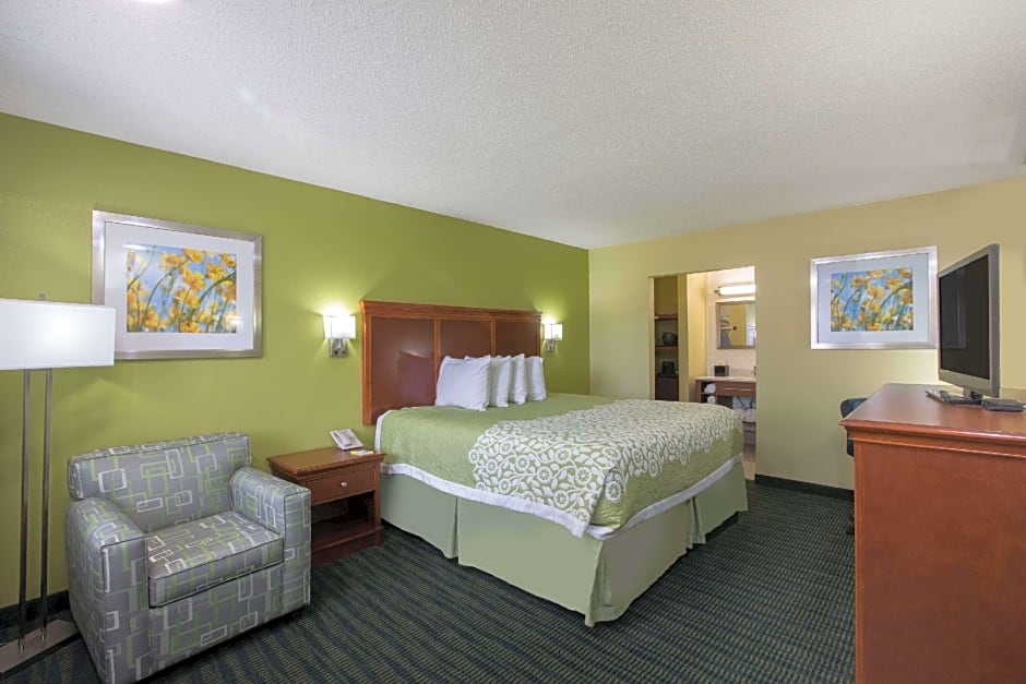 Days Inn & Suites by Wyndham Big Spring
