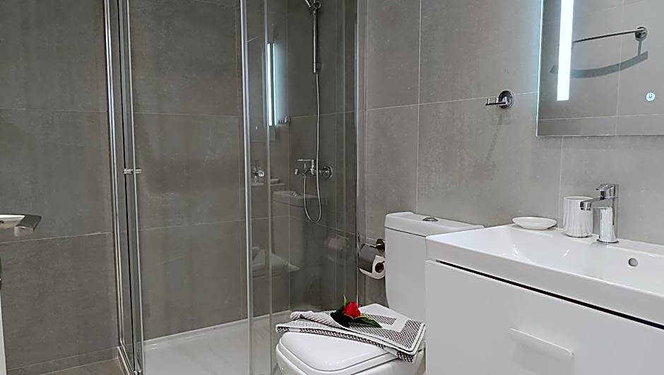 Larvella Estia Luxury Suites