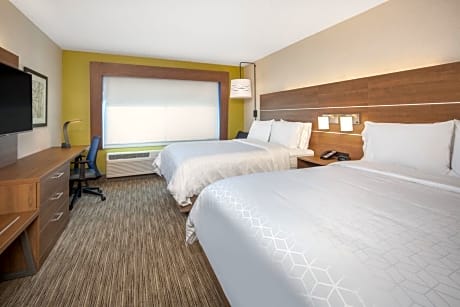 Standard Queen Room with Two Queen Beds and Mobility Accessible Tub