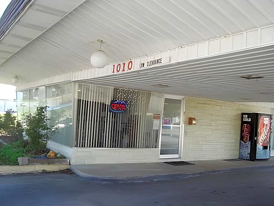 Gray Plaza Motel West Frankfort