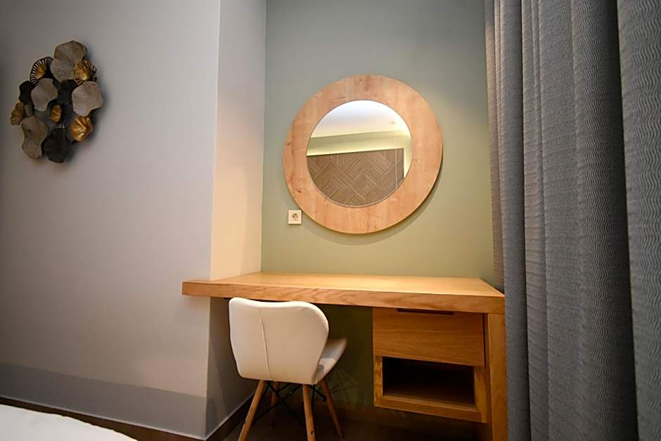 Elena Village Hotel & Suites