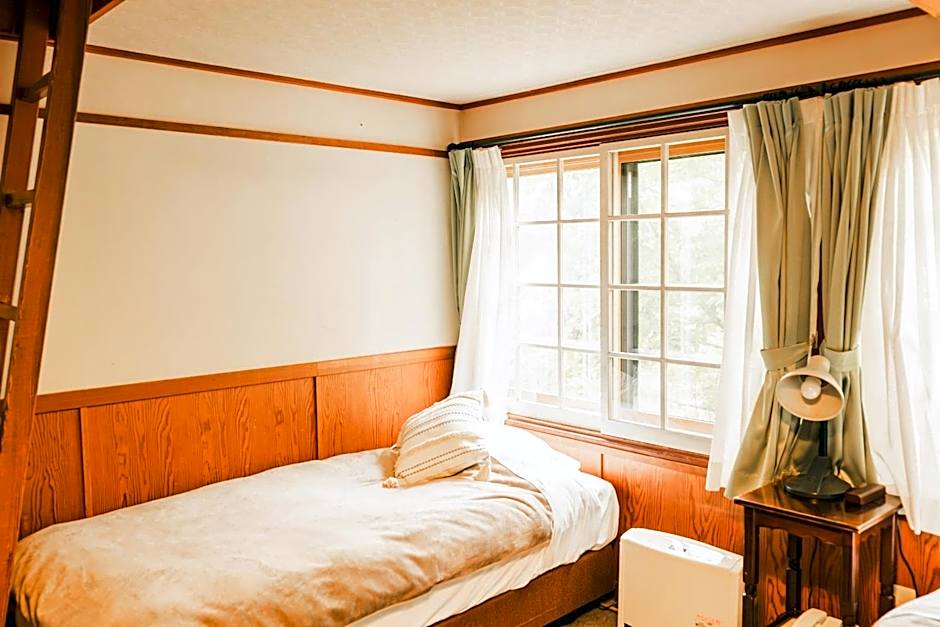 Hakuba Pension & Log Hotel Meteor