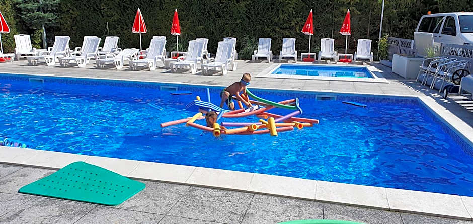 Ambre Mare Pobierowo - Noclegi ze śniadaniem i basenem