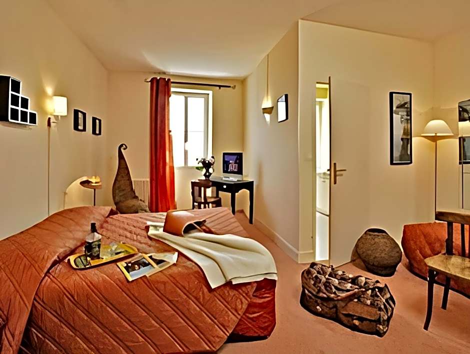 Logis Hotel Lafayette Rochefort France
